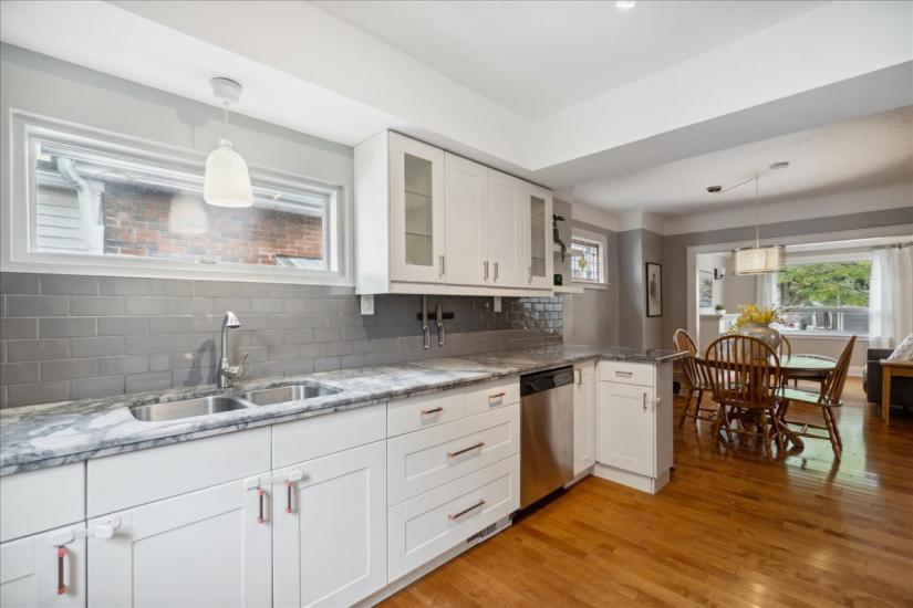 Property listing for 133 Longwood Rd. N., Hamilton, ON