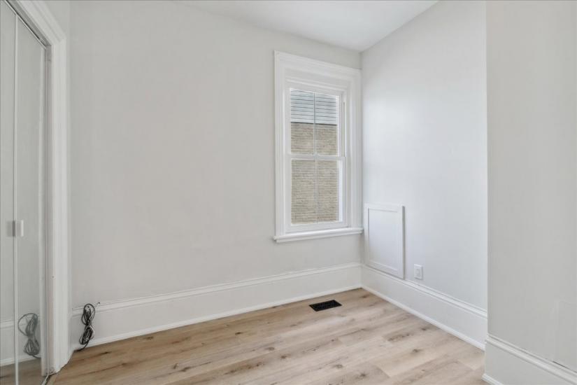 Property listing for 116 Grand River Ave., Brantford, ON