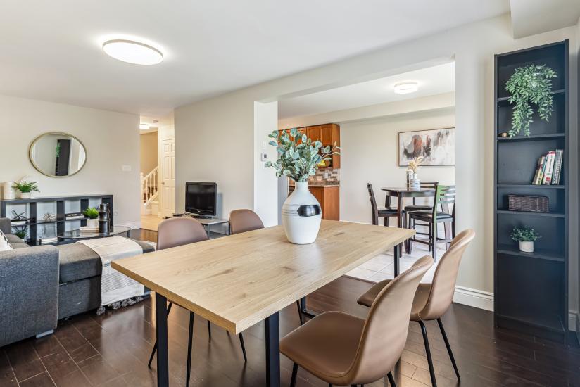 Property listing for 226 Dicenzo Dr., Hamilton, ON