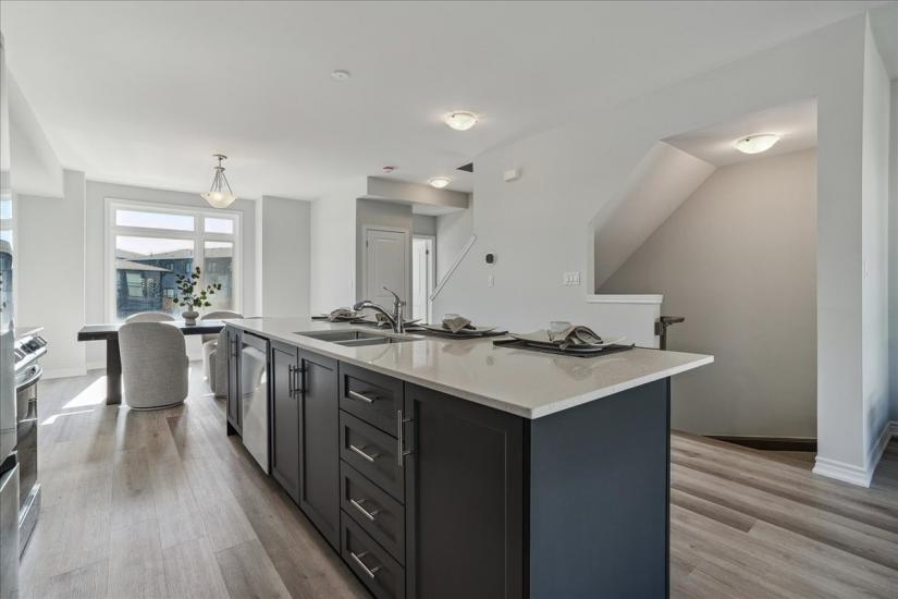 Property listing for 21 Cadwell Lane, Hamilton, ON