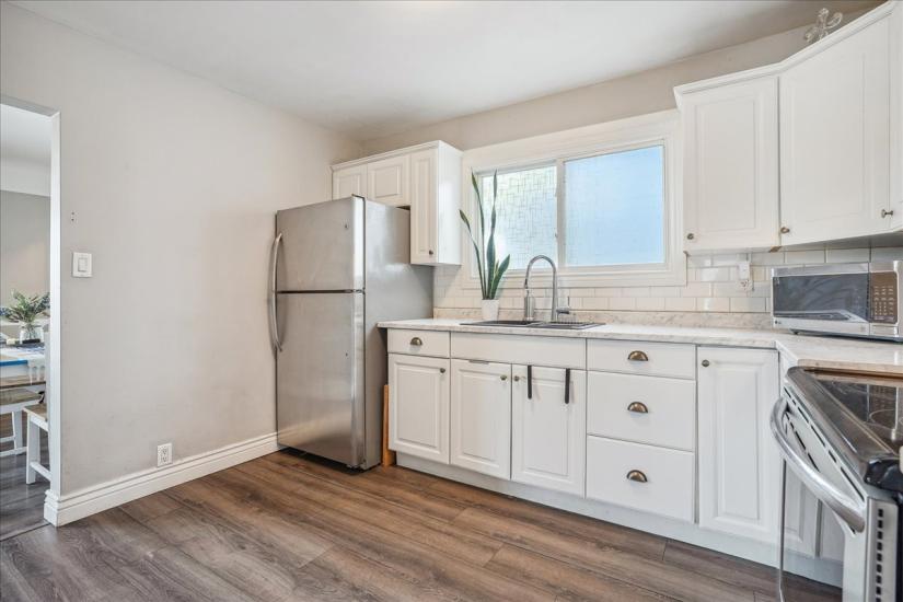 Property listing for 733 Dunn Ave., Hamilton, ON