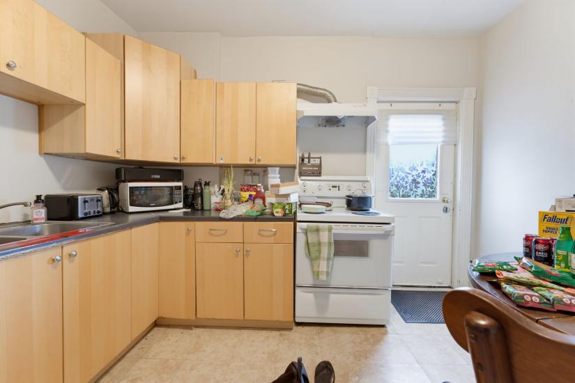 Property listing for 113 Wentworth St. S., Hamilton, ON