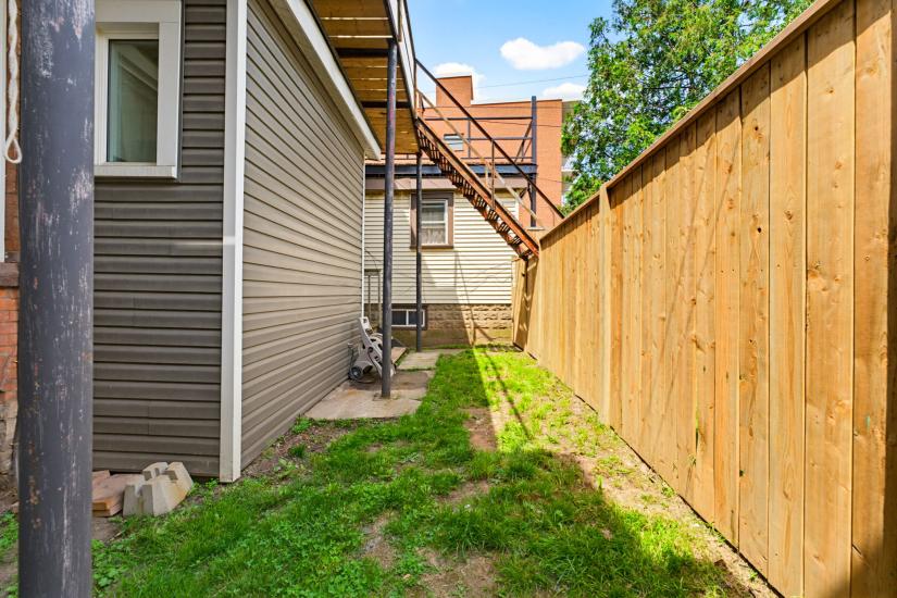 Property listing for #1-25 Strathcona Ave. S., Hamilton, ON