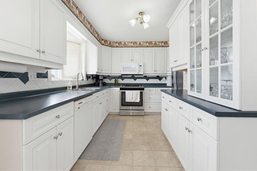 Property listing for 516 Mud St. E., Stoney Creek, ON