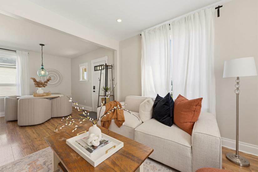 Property listing for 206 Craigroyston Rd., Hamilton, ON