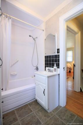 Property listing for 3 Tweedsmuir Ave., Dundas, ON