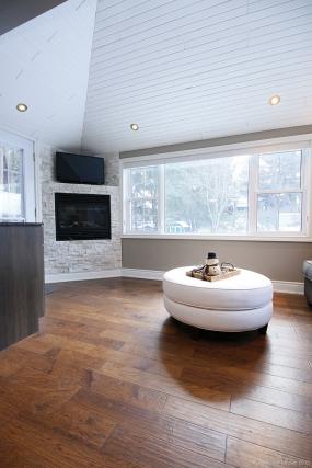 Property listing for 6 Tweedsmuir Ave., Dundas, ON