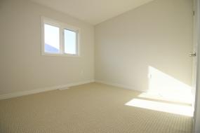 Property listing for 17 Beau Chatel Lane, Grimsby, ON