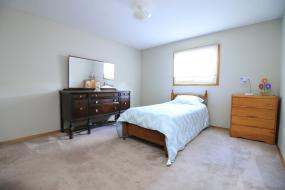 Property listing for 182 Solomon Cres., Hamilton, ON