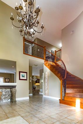 Property listing for 48 Gregorio Court, Ancaster, ON