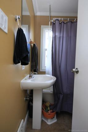 Property listing for 33 Strathearne Ave., Hamilton, ON