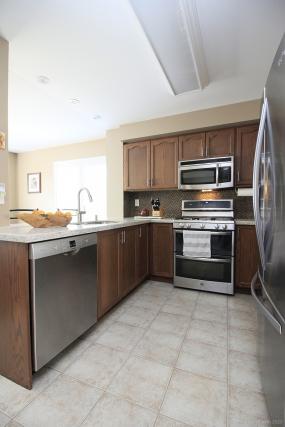 Property listing for #4-7 Sirente Dr., Hamilton, ON