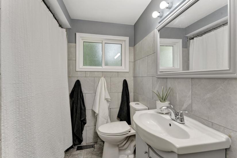 Property listing for 20 Bywood Cres., Stoney Creek, ON