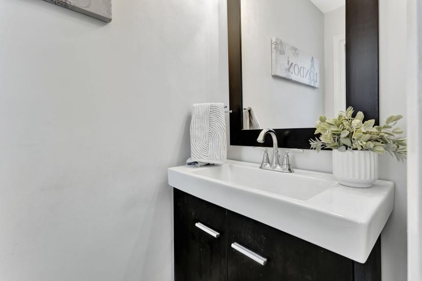 Property listing for #7-860 Rymal Rd. E., Hamilton, ON