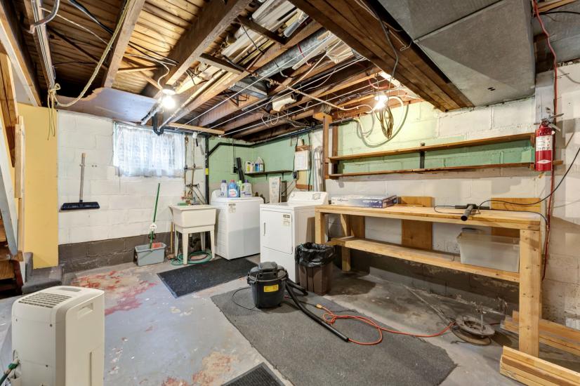 Property listing for 4 Park Row S., Hamilton, ON