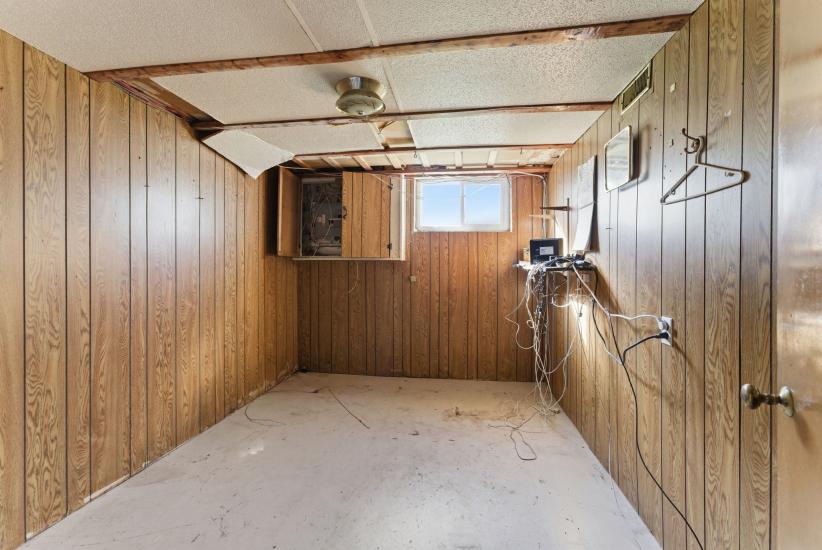 Property listing for 2088 Upper James St., Hamilton, ON