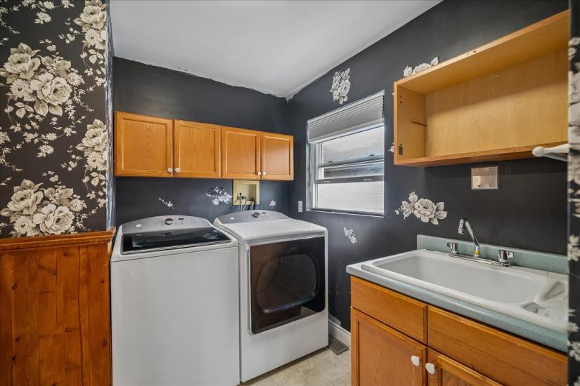 Property listing for 5 Herbert Crt., Stoney Creek, ON