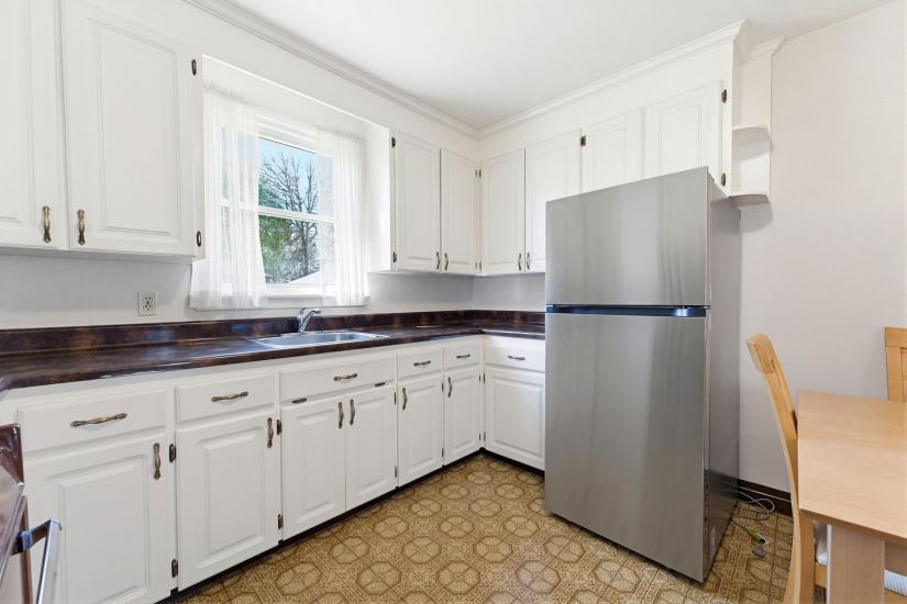 Property listing for 10 Oakley Crt., Ancaster, ON