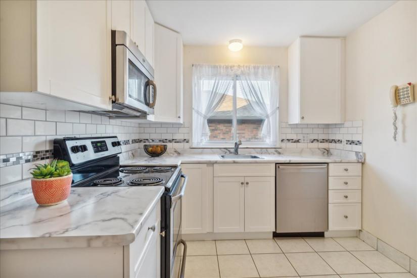 Property listing for 272 East 44th St., Hamilton, ON