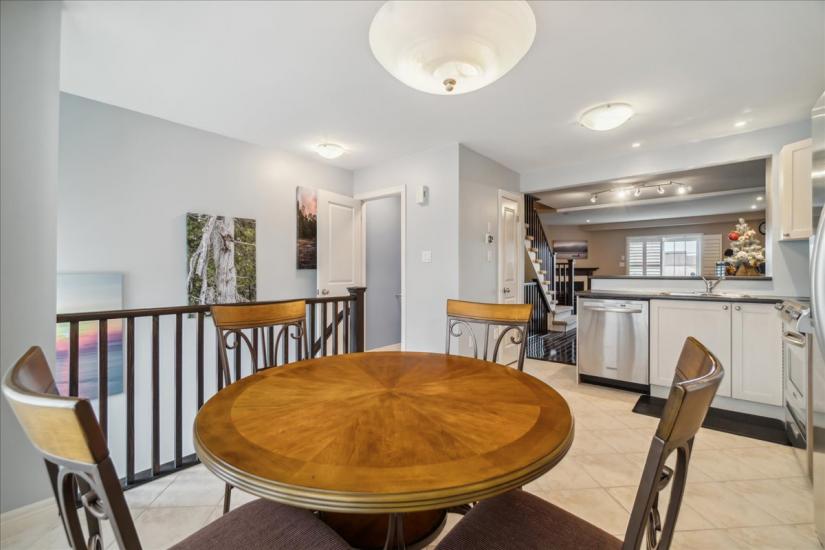 Property listing for #3-437 Highway 8, Stoney Creek, ON