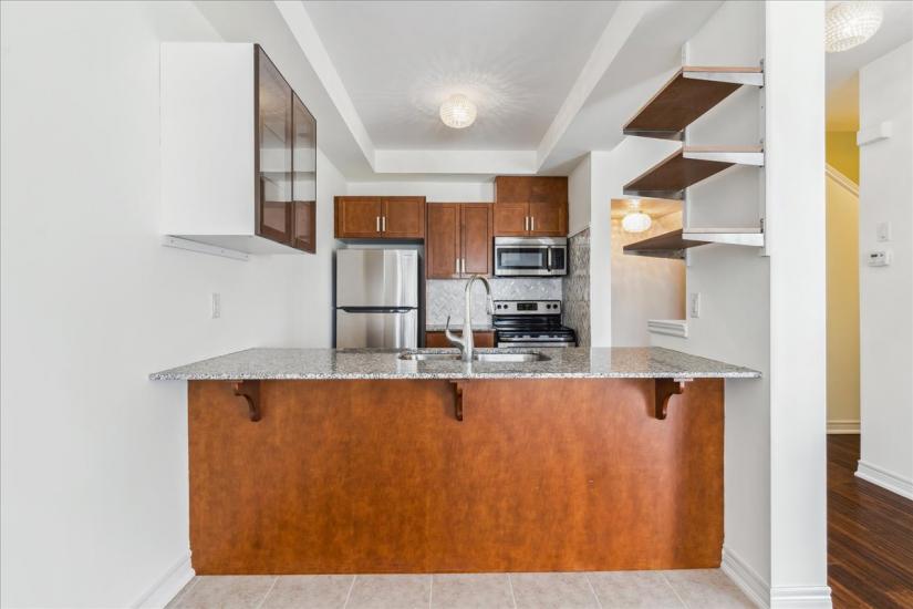 Property listing for 209 Westbank Trail, Hamilton, ON