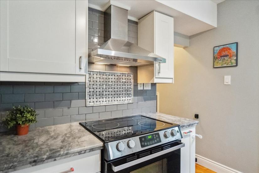 Property listing for 133 Longwood Rd. N., Hamilton, ON