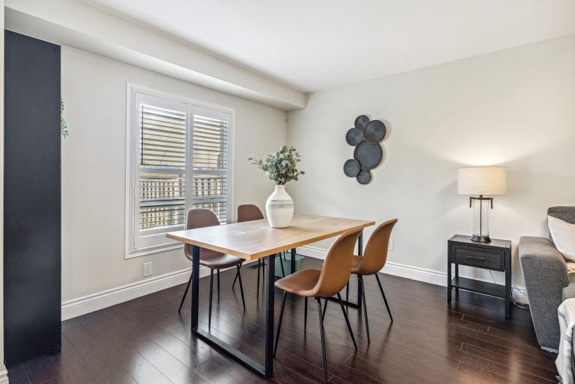 Property listing for 226 Dicenzo Dr., Hamilton, ON