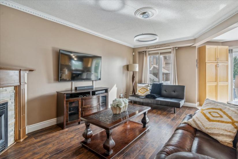 Property listing for 75 Claudette Gate, Hamilton, ON