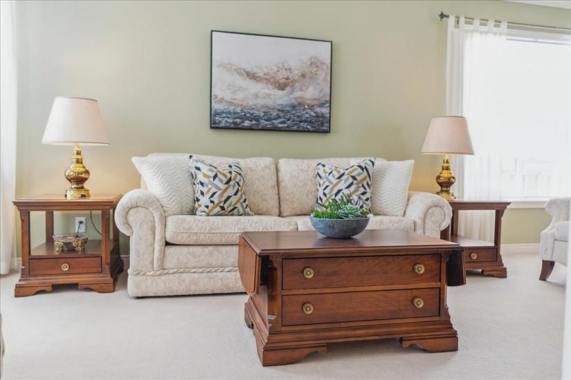 Property listing for 16 Fenwick Place, Waterdown, ON