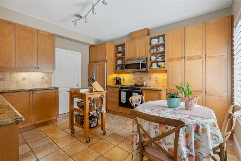Property listing for #101-100 Beddoe Dr., Hamilton, ON