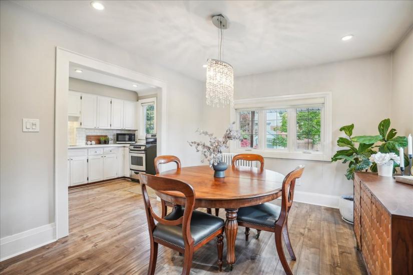 Property listing for 16 Paradise Rd. N., Hamilton, ON