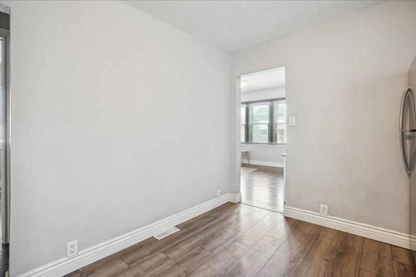 Property listing for 733 Dunn Ave., Hamilton, ON