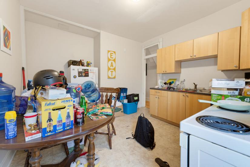 Property listing for 113 Wentworth St. S., Hamilton, ON