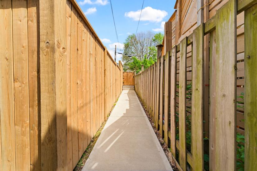 Property listing for #1-25 Strathcona Ave. S., Hamilton, ON