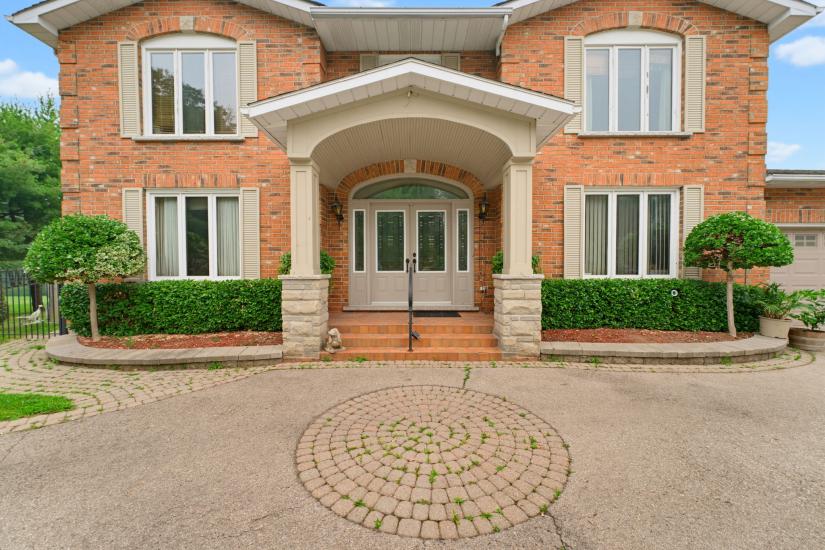 Property listing for 348 Shaver Rd., Ancaster, ON