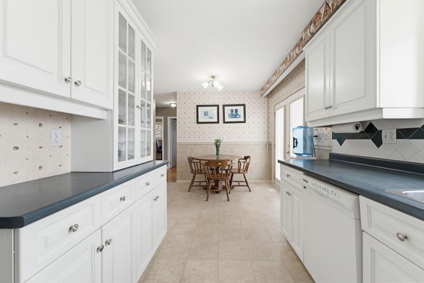 Property listing for 516 Mud St. E., Stoney Creek, ON