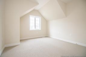 Property listing for 84 Dunrobin Lane, Grimsby, ON