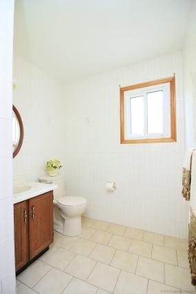 Property listing for 182 Solomon Cres., Hamilton, ON