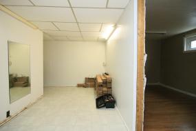 Property listing for 563 Mohawk Rd. E., Hamilton, ON