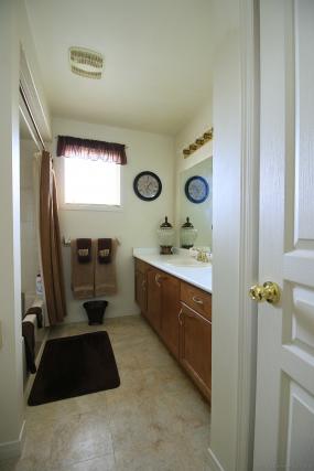 Property listing for 121 Glenhollow Dr., Stoney Creek, ON
