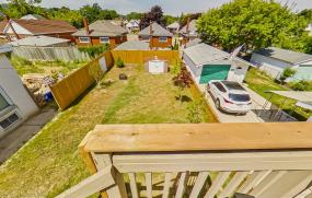 Property listing for 33 Strathearne Ave., Hamilton, ON