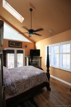 Property listing for 128 York Rd., Dundas, ON