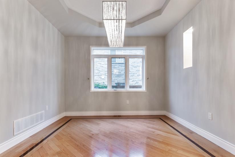 Property listing for 100 Davidson Blvd., Dundas, ON