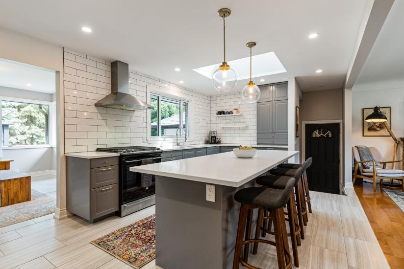 Property listing for 57 Middle Crest Street, Ancaster, ON