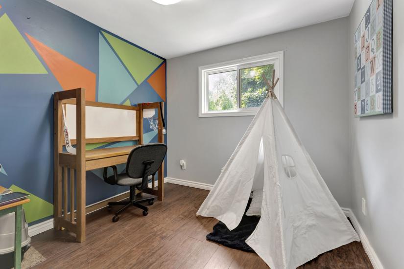 Property listing for 20 Bywood Cres., Stoney Creek, ON