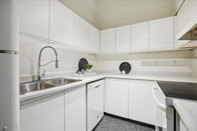 Property listing for #313-50 Main St., Dundas, ON