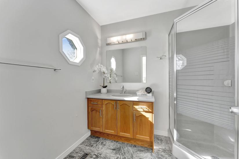 Property listing for 60 Kitty Murray Lane, Ancaster, ON