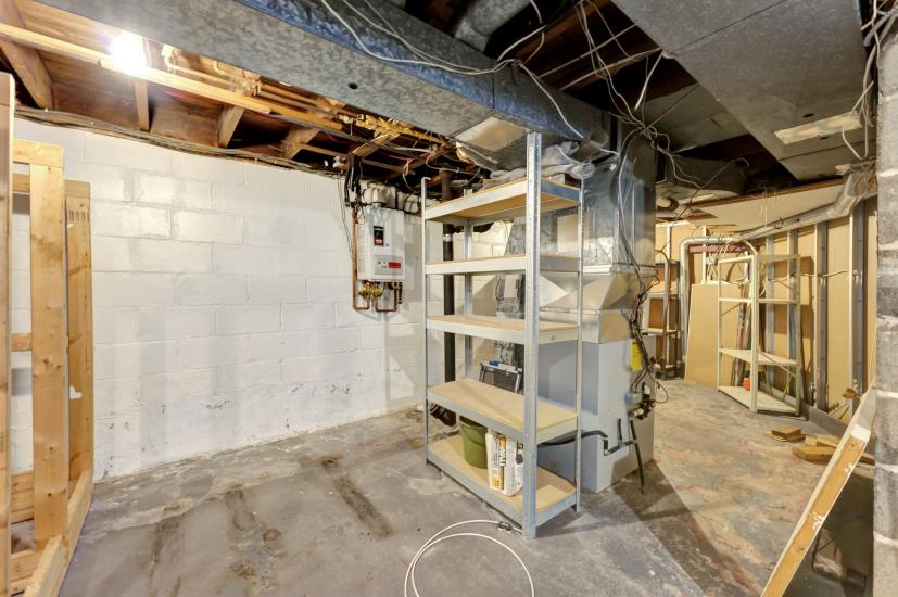 Property listing for 4 Park Row S., Hamilton, ON