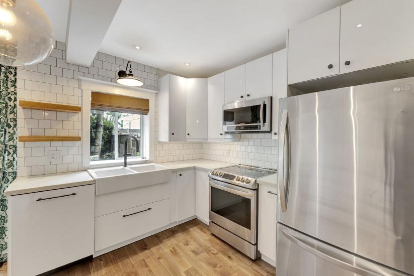 Property listing for 433 Hughson St. N., Hamilton, ON
