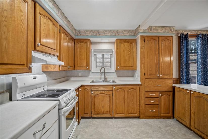 Property listing for 5 Herbert Crt., Stoney Creek, ON